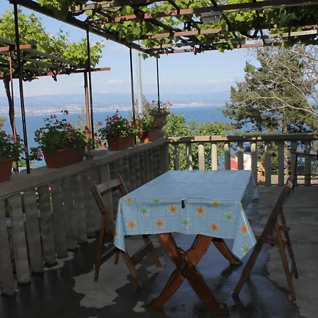 Double Medveja 7775b Guest house Lovran